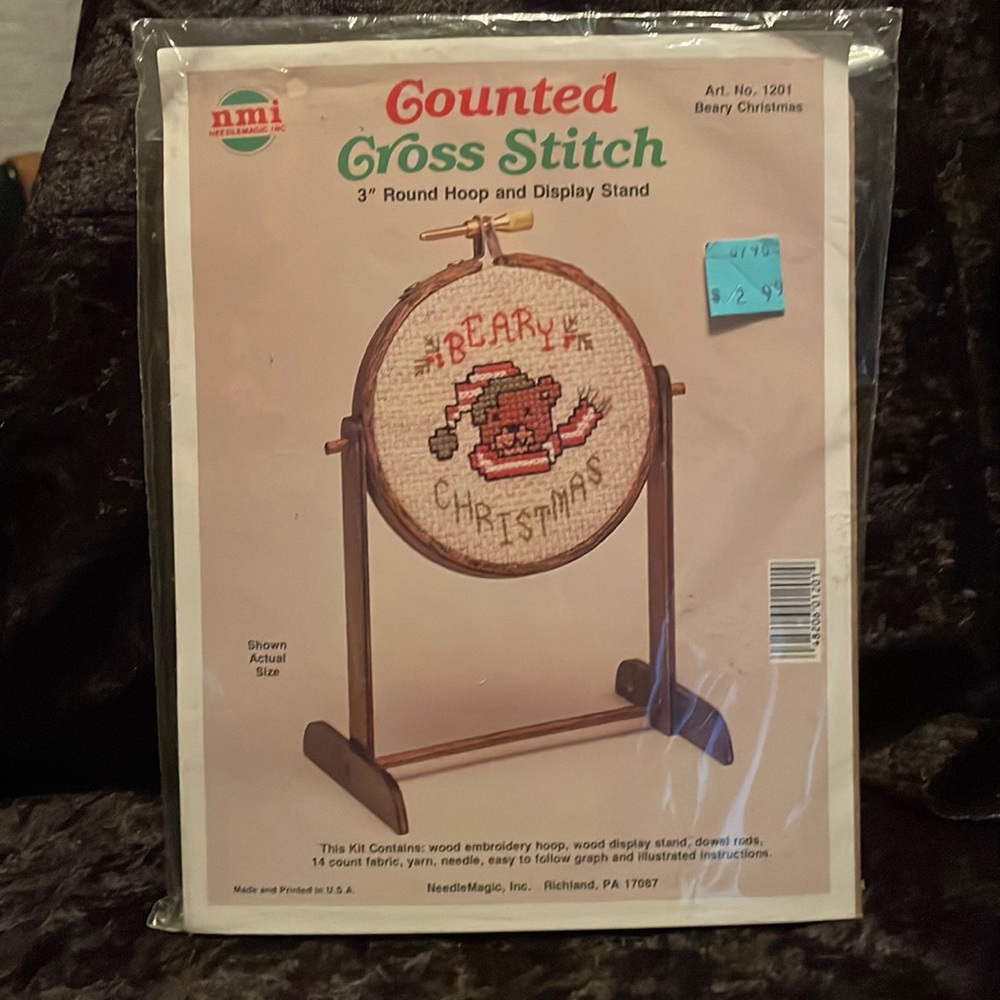 Vintage Counted Cross Stitch 3” round hoop display “BEARY CHRISTMAS” made  USA